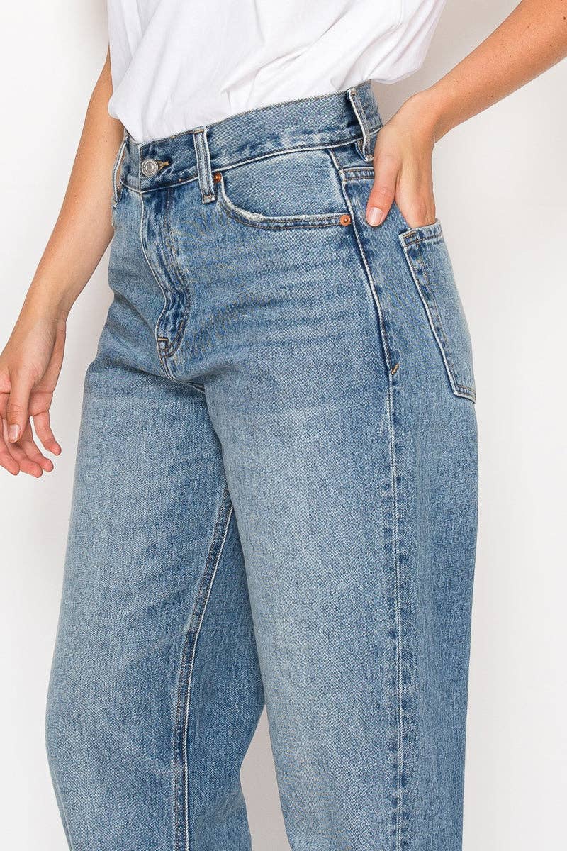 Tapered Mid-Rise Baggy Jeans