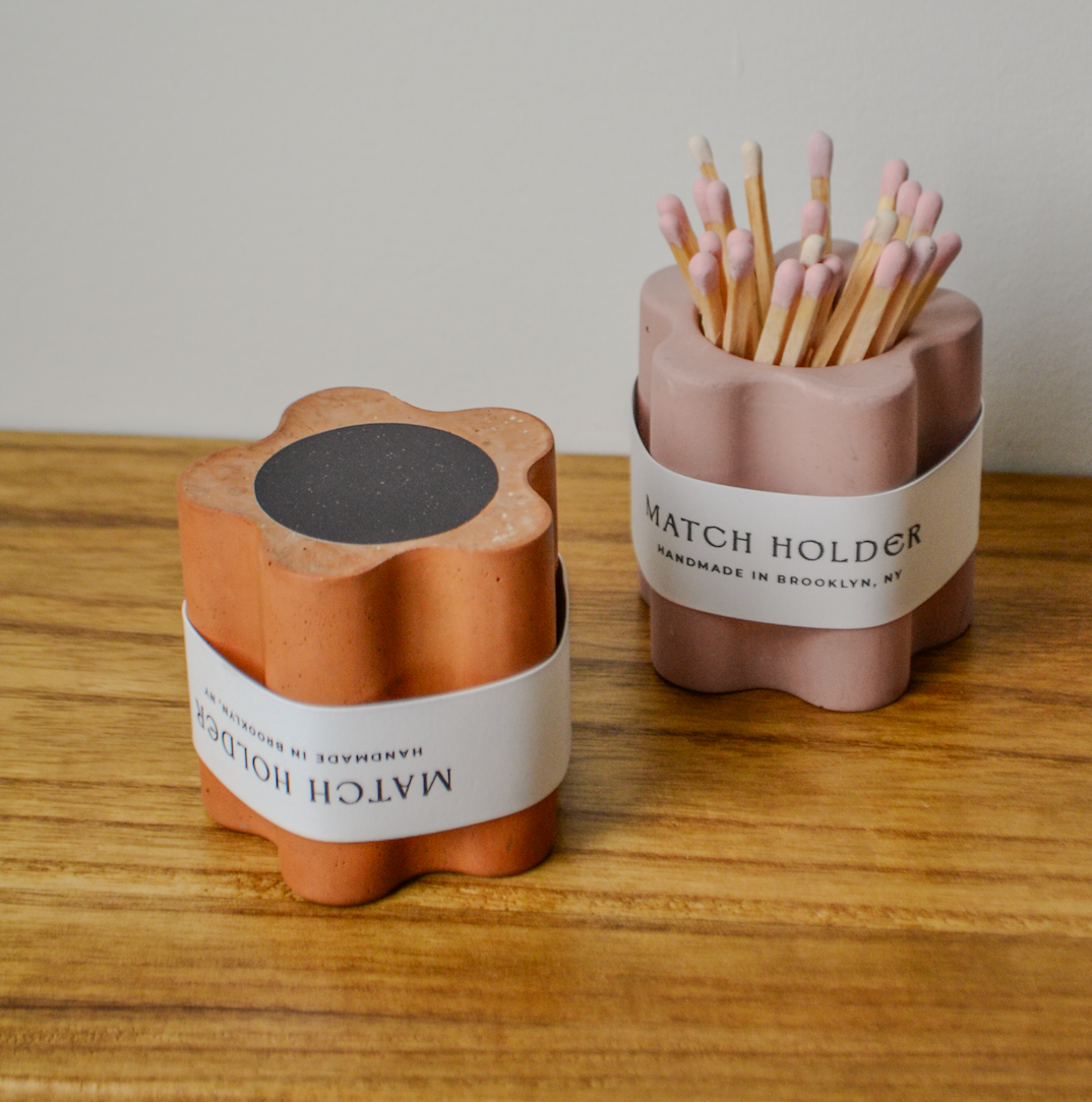 Daisy Shaped Match Pot with Match Striker