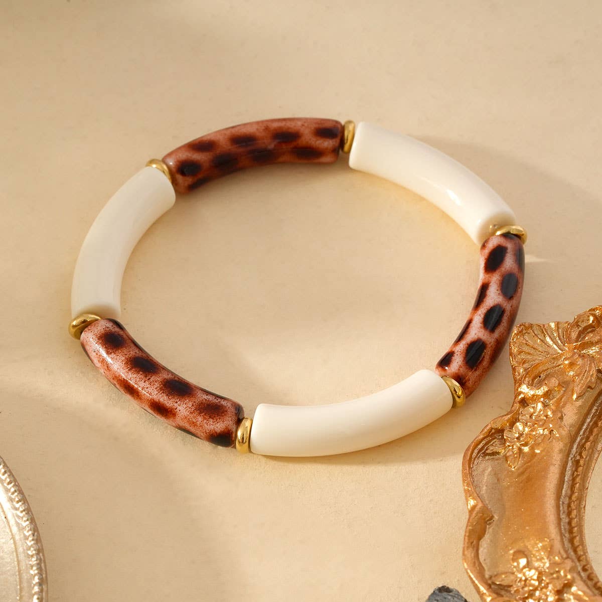 White Acrylic Elastic Bracelet With Leopard Pattern