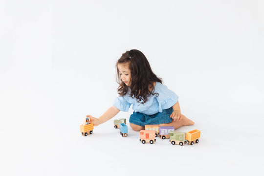 Wooden Train Montessori Play Set, 9-Piece Magnetic Trains