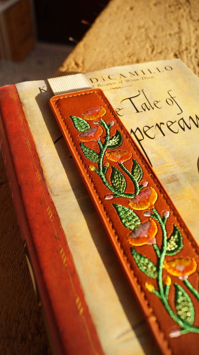 Molina Vine - Embroidered Elastic Bookmark