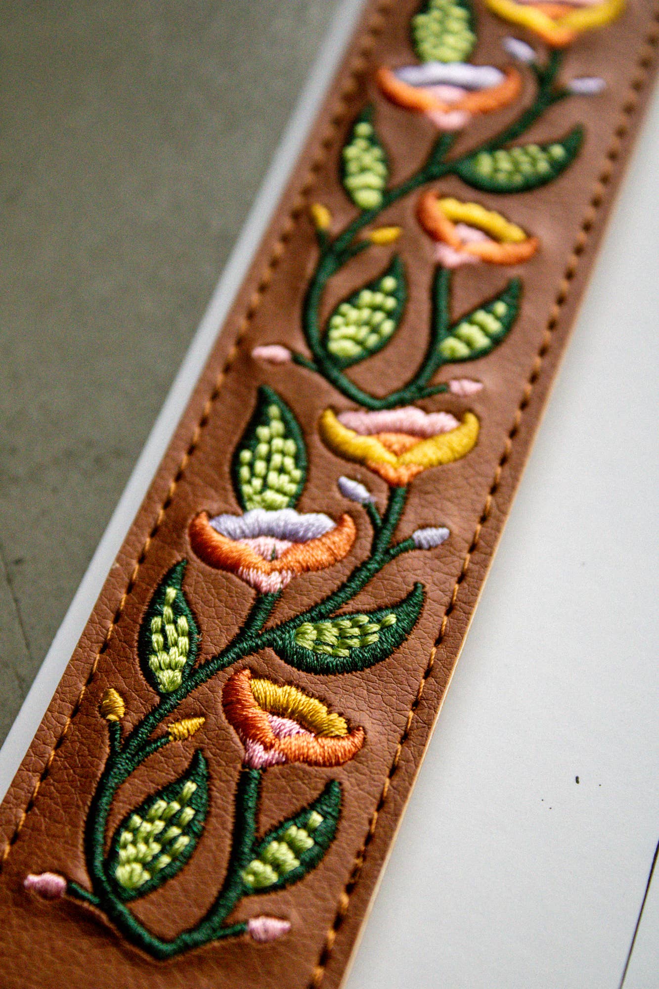 Molina Vine - Embroidered Elastic Bookmark