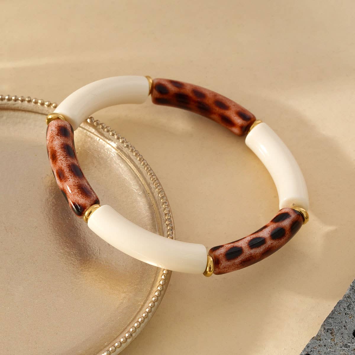 White Acrylic Elastic Bracelet With Leopard Pattern